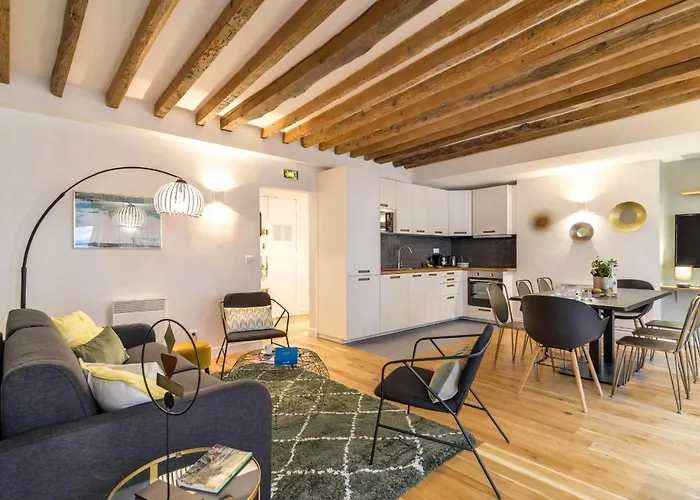 78m² 3 slaapkamer, 1 privé badkamer Appartement in 8th - Champs Elysees